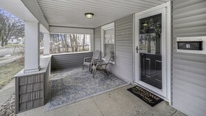 A covered porch with a bench, a welcome mat, and a mailbox. - Updated Modern & Spacious 2 bed Apartment Near Everything! (Jackson)