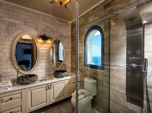 Shower, towels - ISholidays Creta Santorini Villa (Rodia)