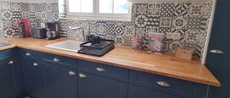 Køleskab, mikrobølgeovn, ovn, kogeplade