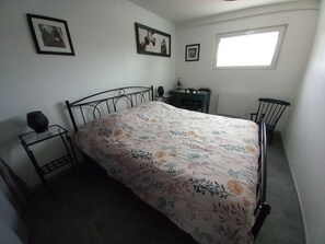 1 bedroom, desk, soundproofing, iron/ironing board