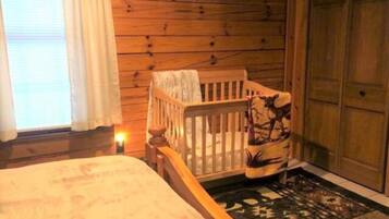 3 habitaciones, tabla de planchar con plancha y cuna de viaje