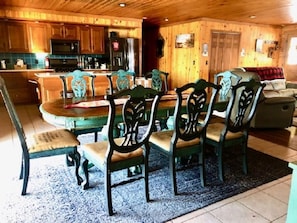 Dining - Lazy Bear Cabin Pet Friendly-Handicap Accessible (Frewsburg)