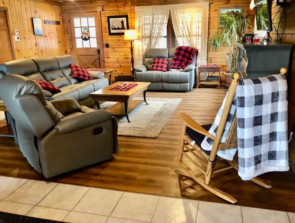 Smart-TV, Kamin, DVD-Player, Tischtennisplatte