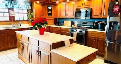 Lazy Bear Cabin Pet Friendly-Handicap Accessible