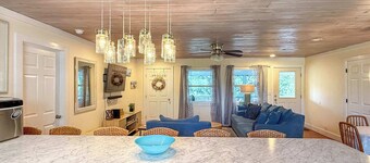 Pet Friendly Sleeps 9 Golf Cart Hot Tub - Weekly Discounts
