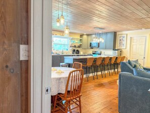 Dining - Pet Friendly Sleeps 9 Golf Cart Hot Tub - Weekly Discounts (St.Geroge Island)