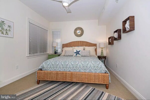 3 bedrooms, free WiFi, wheelchair access - Luxury 3BR, 4BA Oasis: Beach is 2 blocks away, Indoor Pool, sleeps 8! Waterfront (Ocean City)