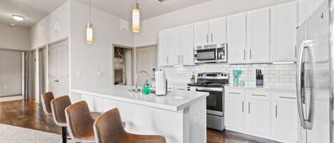 Fridge, microwave, oven, stovetop