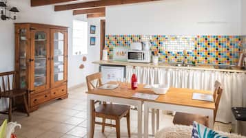 Traditional Apartment, 1 Queen Bed with Sofa bed | Private kitchen | High chair