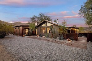 Exterior - Rancho Morongo| A Luxury JT Homestead|Hottub (Morongo Valley)