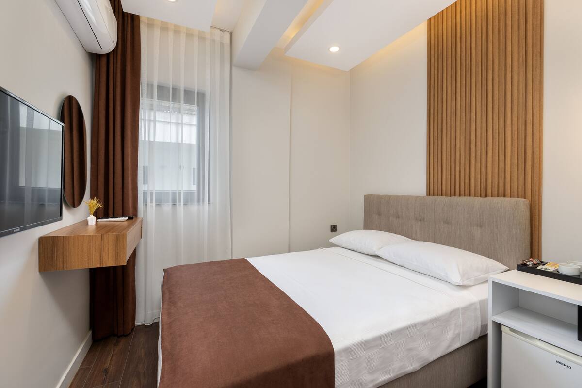 Minibar, in-room safe, soundproofing, free WiFi
