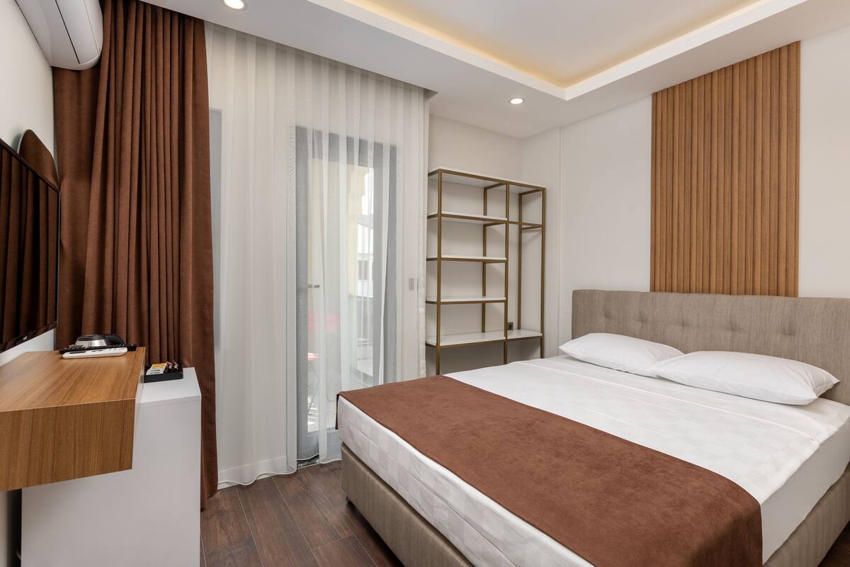 Minibar, in-room safe, soundproofing, free WiFi