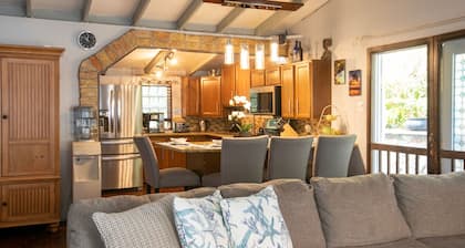 ST.JOHN, VIRGIN ISLANDS! 2 BEDROOM, 1.5 BATH, BEAUTIFUL TROPICAL GARDENS!