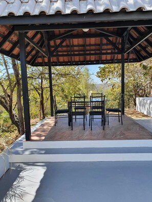 Outdoor dining - CASA COLINA (Villareal)