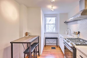 Cookware/dishes/utensils