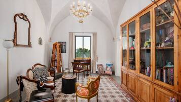 Habitación de lujo con 1 cama matrimonial o 2 individuales | Área de sala de estar | Piso con calefacción