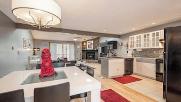 Studio (4 Bedrooms) | Property amenity