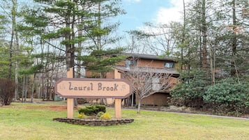 Studio (4 Bedrooms) | Property amenity