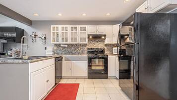 Studio (2 Bedrooms) | Property amenity