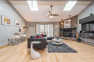 Studio (2 Bedrooms) | Front of property