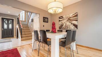 Studio (2 Bedrooms) | Property amenity