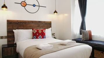 Superior Apartment | Desk, laptop workspace, iron/ironing board, free WiFi