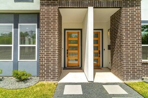 Exterior detail - Roof Top Deck/3 BR Su (San Antonio)