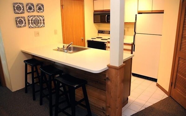 Refrigerador, microondas, horno y lavavajillas 