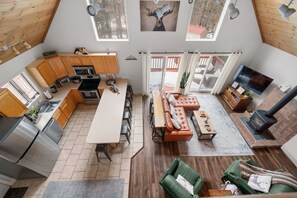 Smart TV, fireplace, video games, DVD player - 5BR Conway Chalet, Grill, Game Room-10 mile to ski (Conway)