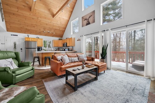 Fall Foliage - 5BR Conway Chalet • Game Rm • Fire Pit • Grill