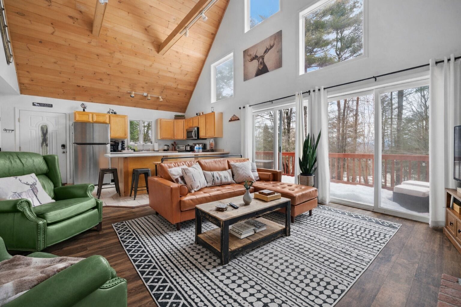 TV connectée, cheminée, jeux vidéo, lecteur de DVD