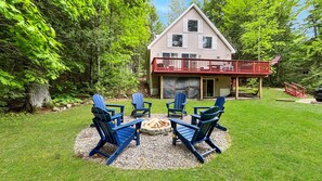Terrace/patio - 5BR Conway Chalet, Grill, Game Room-10 mile to ski (Conway)
