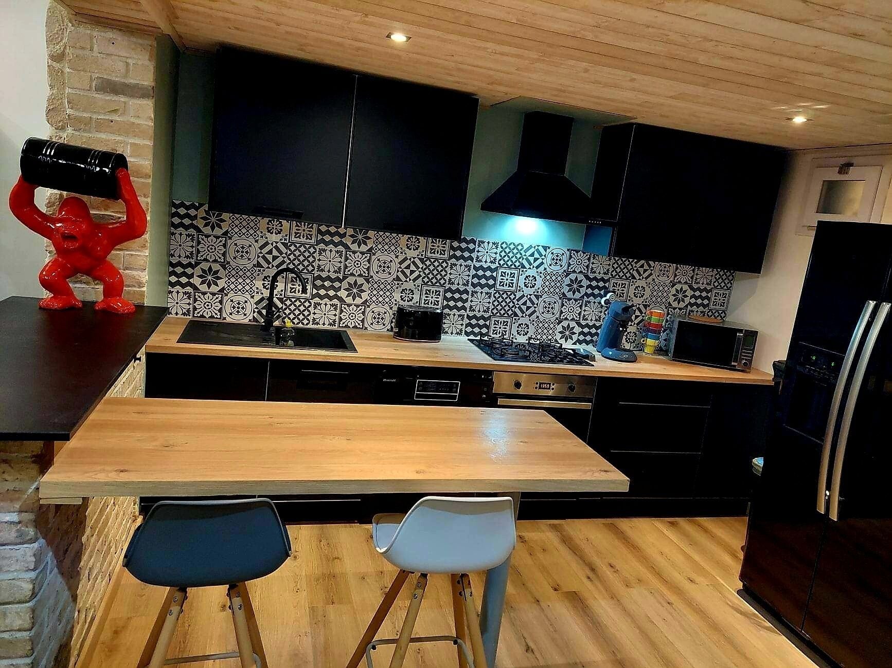 Frigorífico, microondas, horno y placa de cocina