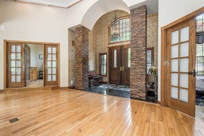 House (Multiple Bedrooms) | Property amenity