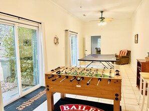 Game room - Lakefront Oconee Cottage with Hot Tub and Boat (Eatonton)