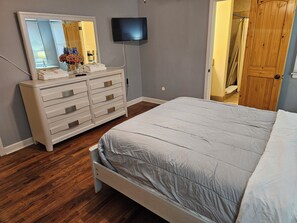3 bedrooms, free WiFi, bed sheets - Goat House Close to Downtown Augusta (Augusta)