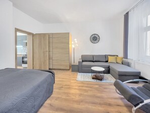 2 habitaciones, tabla de planchar con plancha y cuna de viaje 