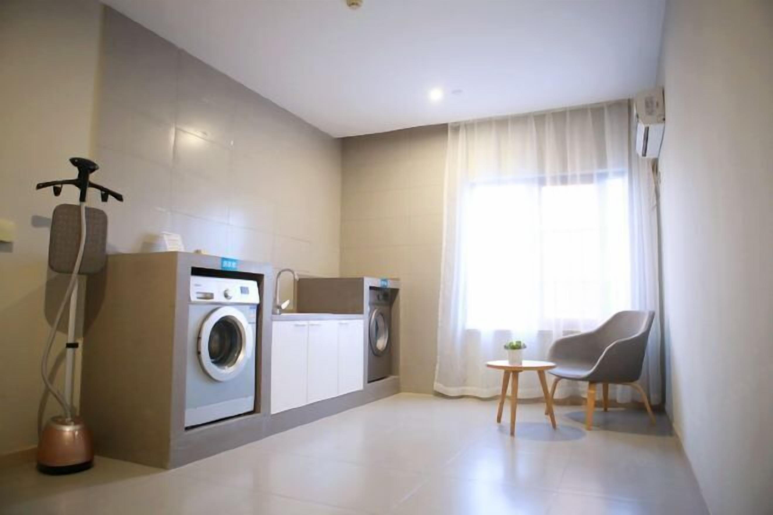 المنشأة من الداخل