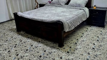 LÀgenhet City | 2 sovrum, sÀngtillbehör av högsta kvalitet och duntÀcken