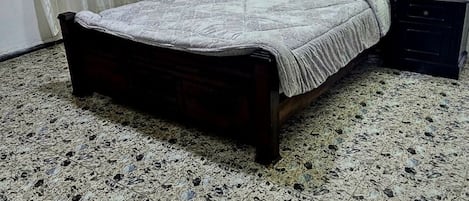 2 bedrooms, premium bedding, down comforters, memory foam beds