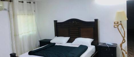City Apartment | 2 bedrooms, premium bedding, down duvets, memory-foam beds