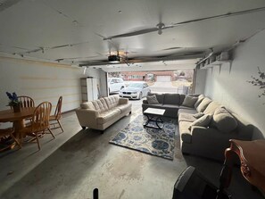 Smart TV, fireplace, ping pong