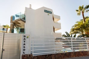 المنشأة من الخارج