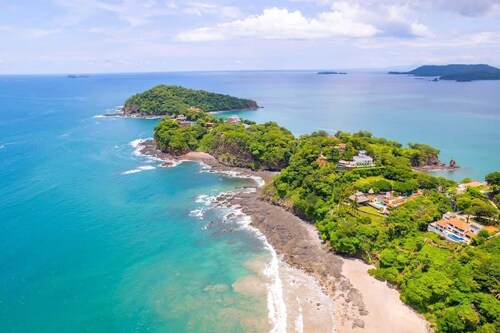 Fabulous 2BR Condo just steps from Playa Flamingo