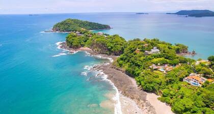 Fabulous 2BR Condo just steps from Playa Flamingo