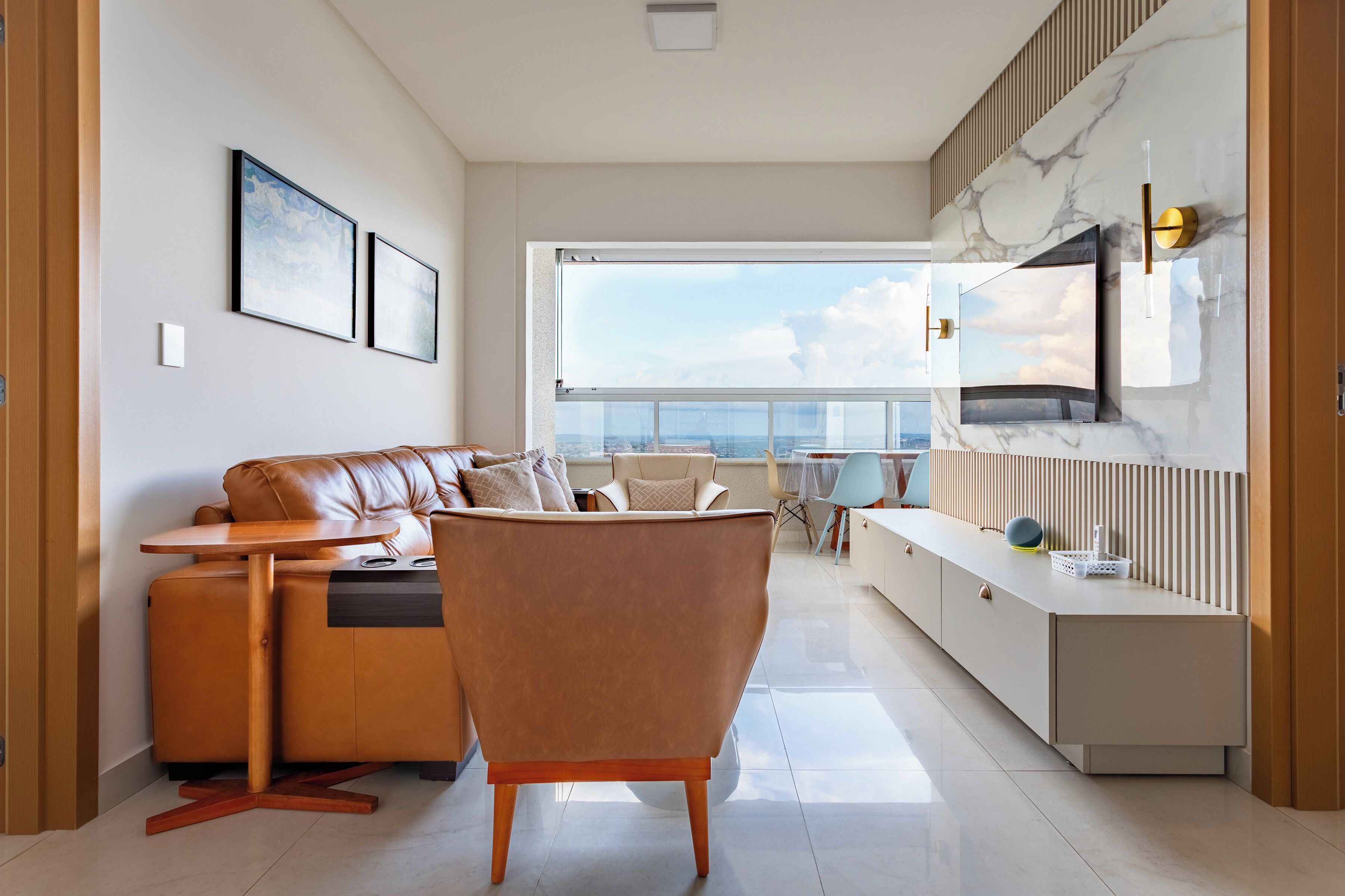 Smart TV, music library, stereo