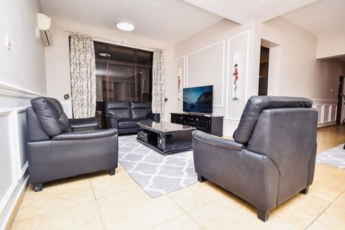 A calm 3 BHK with a nice sea view near Muhimbili