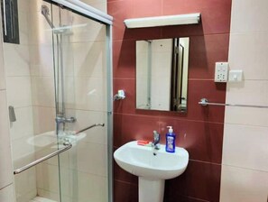Bathroom - A Private Condo with A Lovely far side Sea View (Dar es Salaam)