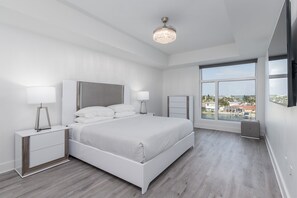 3 bedrooms, iron/ironing board, travel crib, free WiFi - 403, Water View-Clearwater Bch in 6 min, Pool/Gym (Clearwater Beach)
