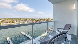 A balcony with a view of a marina and cityscape. - 403, Water View-Clearwater Bch in 6 min, Pool/Gym (Clearwater Beach)